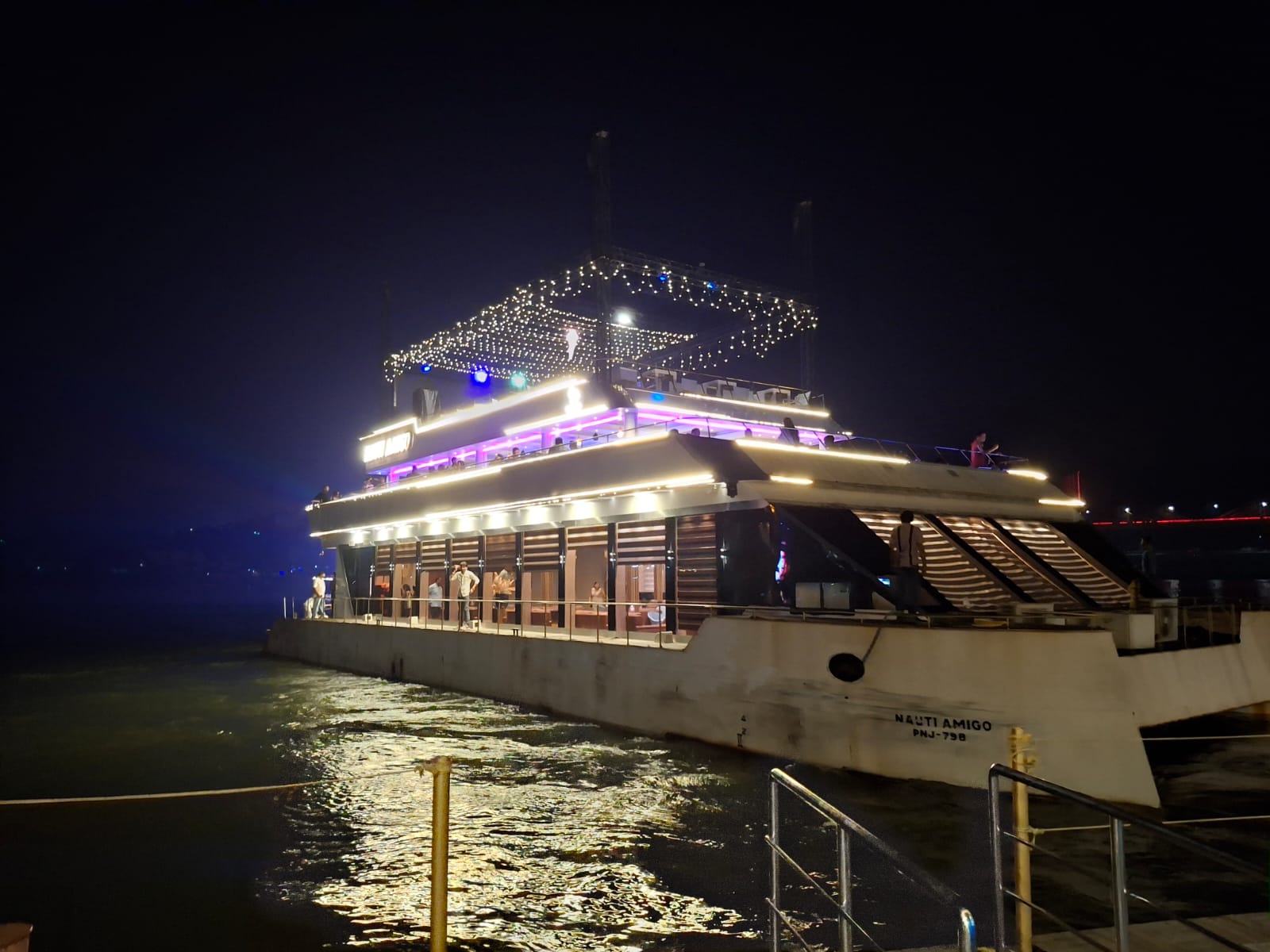 Luxury dinner cruise